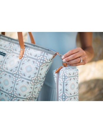 Сумка для мамы Petunia Downtown Tote: Sleepy Seychelles